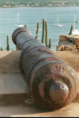 Un canon sur le vieux fort de JuanGriego (Maragarita)
